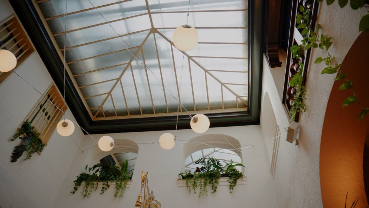 Rustikeria München, Interieur mit Lichtdach