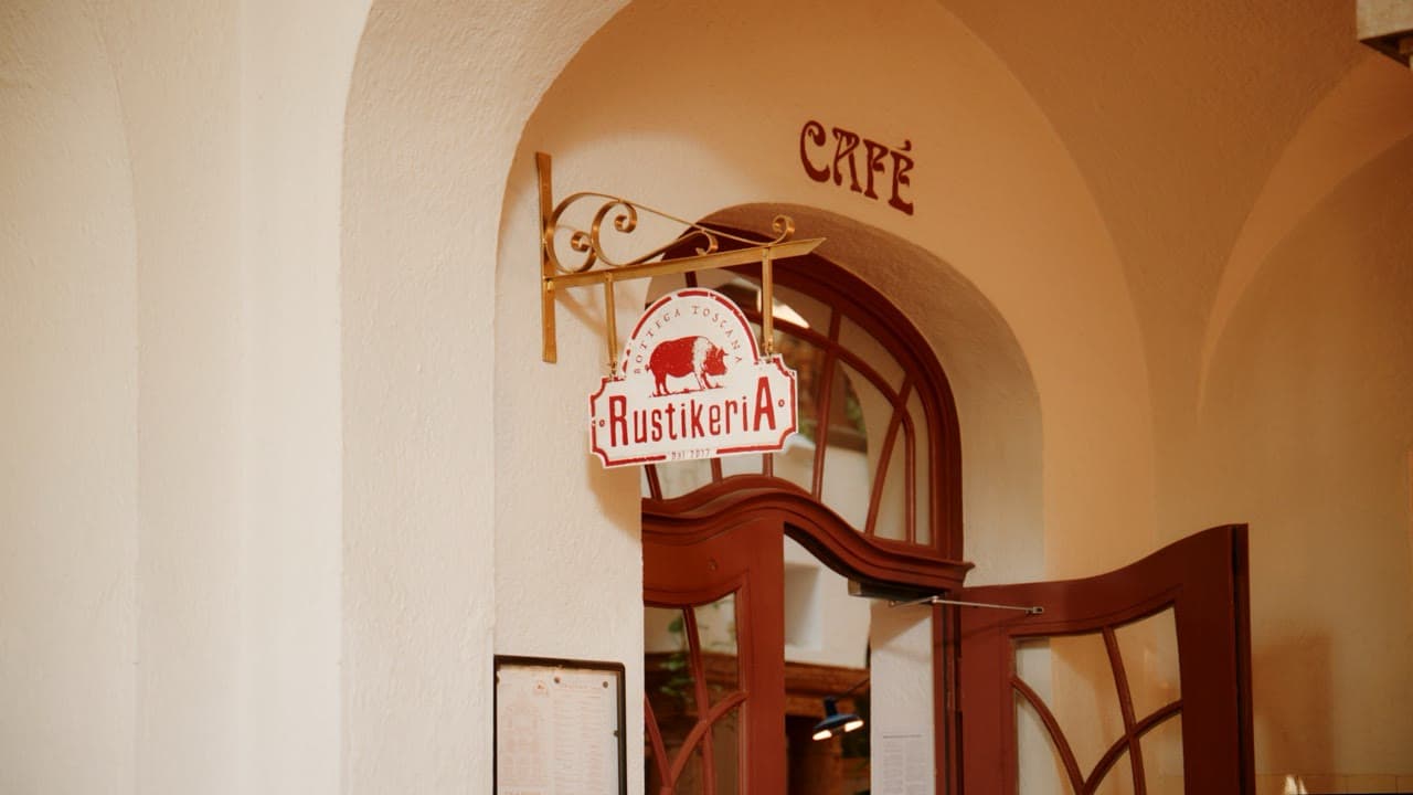 Rustikeria München, Carousel-Posting